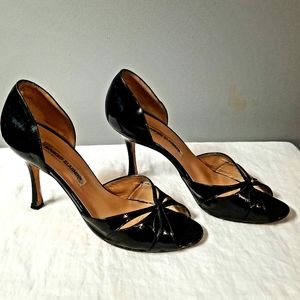 manolo blahnik
patent leather pumps.